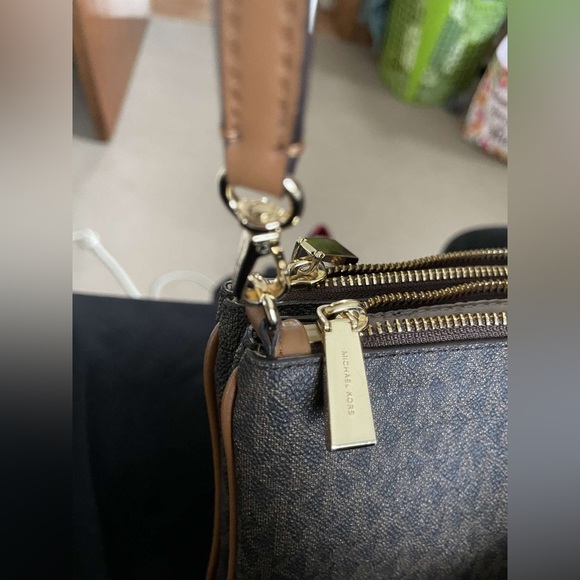 Micheal Kors Crossbody Bag, just like new - Picture 8 of 9